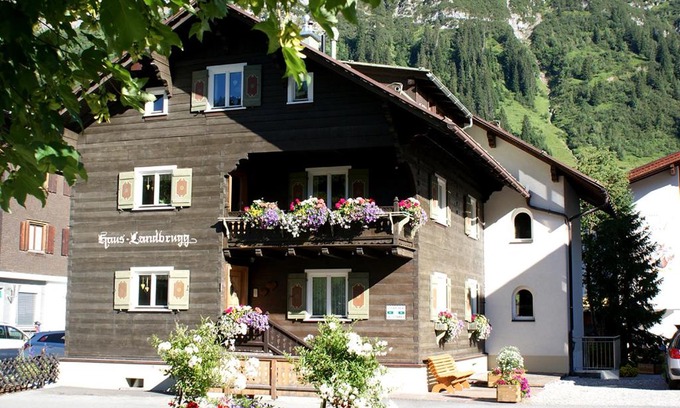 Lech am Arlberg Apartment | Welcoming Haus Landbrugg: Guest Rated 9/10, Child-Friendly