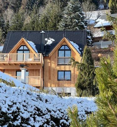 Untertschern Apartment | Child-Friendly Escape at Haus Leeb - Rated 10/10 by Guests