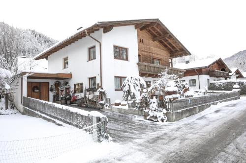 Ried im Oberinntal Apartment | Relax at Haus Lutt: Child-Friendly Haven with 9.3/10 Rating