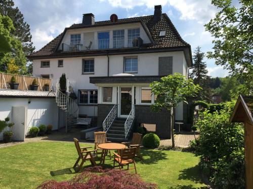 Huesten House | Kid-Friendly Retreat at Haus Mühlenberg with Kitchen Access