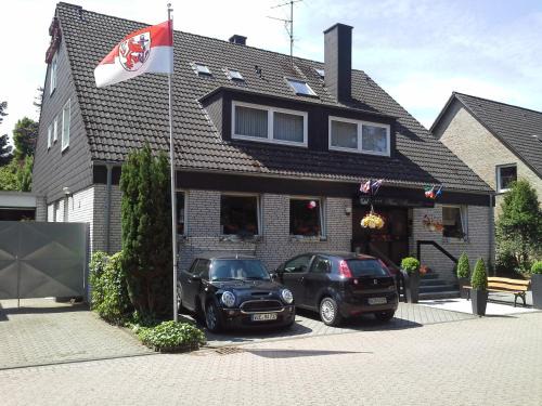 Angermund Hotel | Pet-Friendly Stay at Haus Mariandl with Breakfast Included
