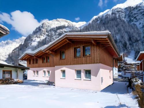 Huben House | Explore Haus Oliver 3: Family and Pet-Friendly Retreat