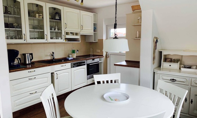 Bensersiel Apartment | Stay at Haus Ostwind OG: Oceanfront Paradise for Families