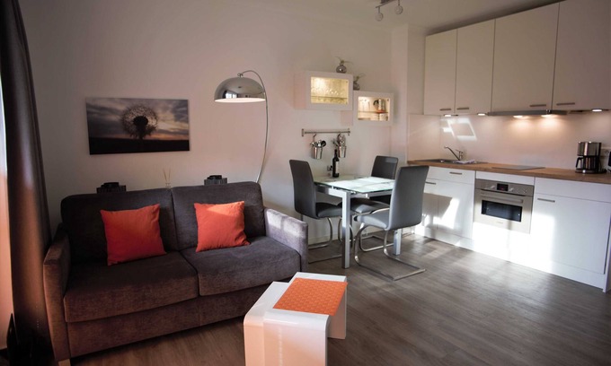 Nienhagen Apartment | Pet Friendly Dandelion Apartment with Ocean View and Kitchen