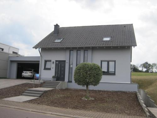 Hirzweiler Apartment | Family-Friendly Retreat at Haus-Perkow Awaits You