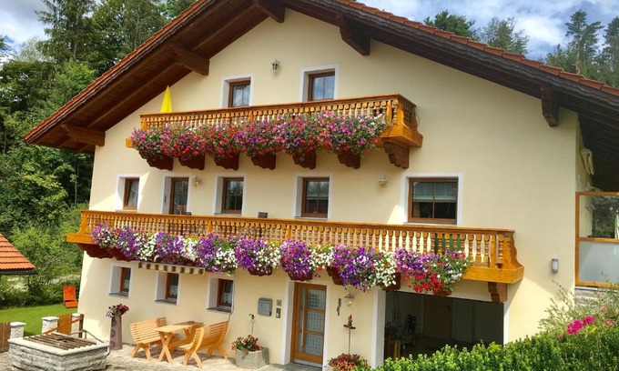 Neureichenau Apartment | Family-Friendly Retreat at Haus Peschl Fewo 2 Awaits You