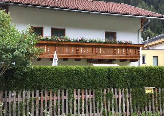 Feichten Apartment | Experience Haus Praxmarer: Top-Rated Stay with Breakfast