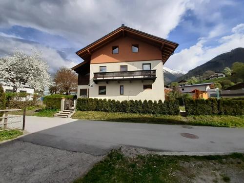 Niedernsill Apartment | Family-Friendly Haus Putzas Apartment with Top Ratings