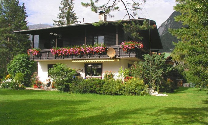 Weidach Apartment | Child-Friendly Getaway at Haus Rödlach-Arendt - Rated 9.4/10