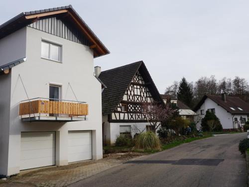 Obersasbach Apartment | Family-Friendly Ferienwohnung Haus Redi with High Ratings