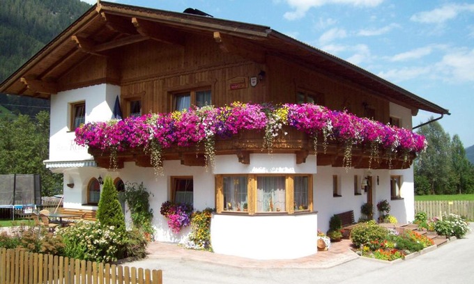 Neustift Im Stubaital Apartment | Pet-Friendly Haus Reiterer with Family Amenities - Rated 9/10