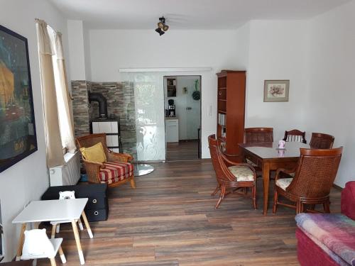 Kamp-Bornhofen Apartment | Pet-Friendly Haus Rheinglück "Sterrenberg" with Ocean Views