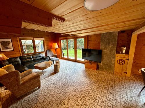 Sankt Leonhard im Pitztal Apartment | Cozy Haus Riverside: Family-Friendly Escape with Great Ratings