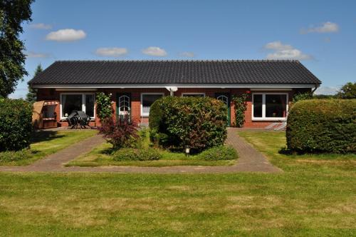 Alkersum House | Family-Friendly Retreat at Haus Ruhewinkel Bungalow 1