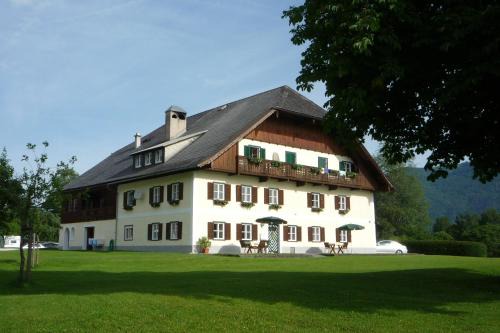 Gschwendt Apartment | Discover Haus Schönblick: Oceanfront Getaway with Private Beach