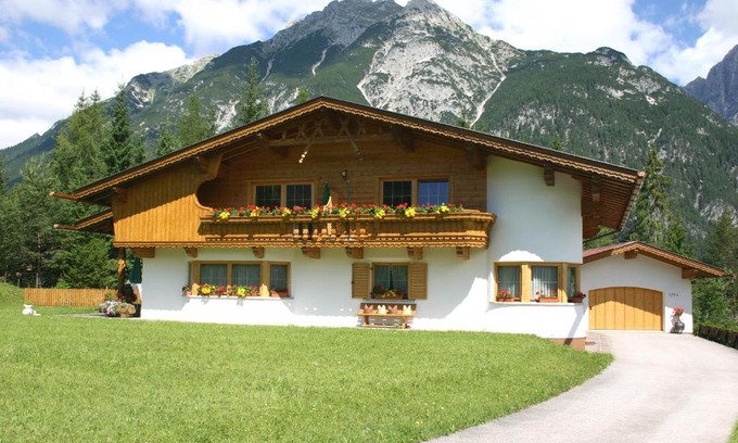 Weidach Apartment | Family-Friendly Retreat at Haus Schiefer - Rated 9/10!