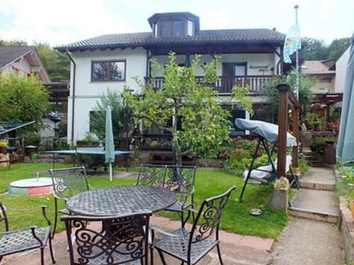 Gemuenden Apartment | Family-Friendly Retreat at Haus Schipper am Wald