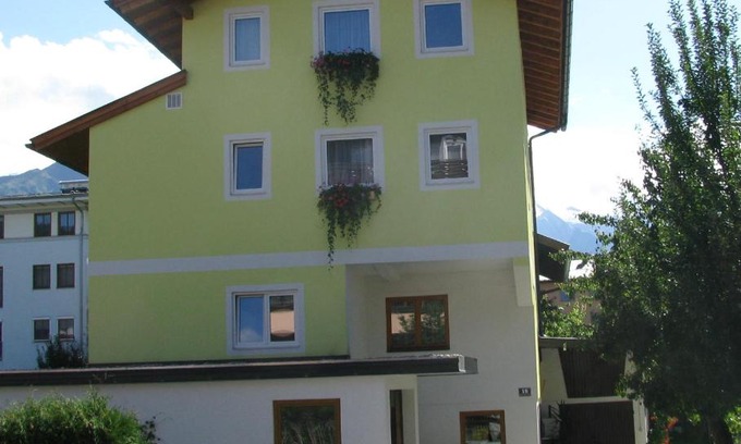 Schuttdorf Apartment | Guest Favorite: Haus Schmidl with Breakfast & Hot Tub