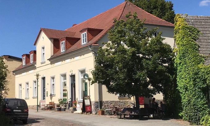 Feldberger Seenlandschaft Apartment | Idyllic Haus Seenland: Private Beach & Ocean Views Await