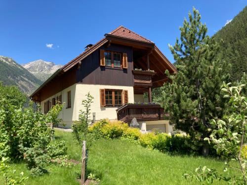 Mallnitz House | Haus Seebach: Guest Rated 9.7, Ideal for Families & Dining