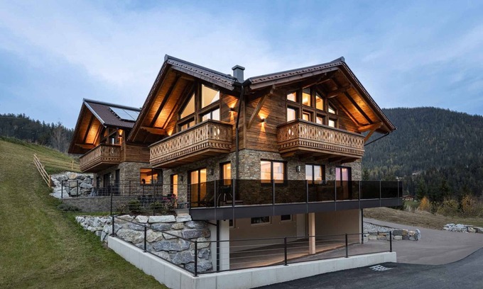Forstau House | Relax at Haus Smaragd: Ocean Views & Spa Amenities