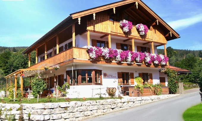 Schliersee Apartment | Discover Haus Sonnbichl: Rated 9.4/10 & Family-Friendly