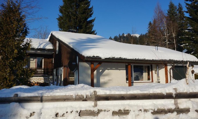 Bad Mitterndorf House | Inviting Haus Sonnenalm: Pet-Friendly Retreat with Hot Tub