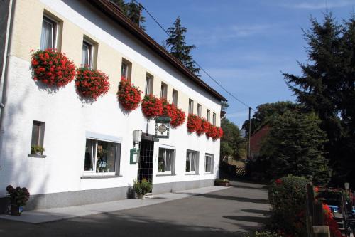 Tettscheid Hotel | Cozy Oceanfront Stay at Haus Sonnenschein with Breakfast