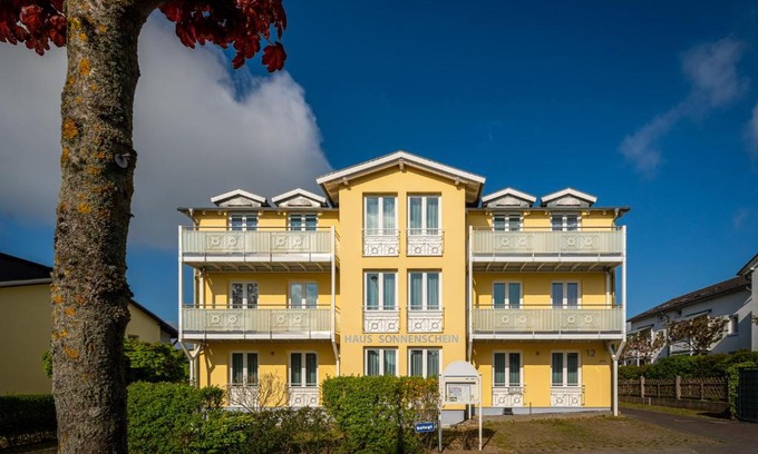 Gohren Apartment | Pet-Friendly Haus Sonnenschein Göhren with Breakfast Included