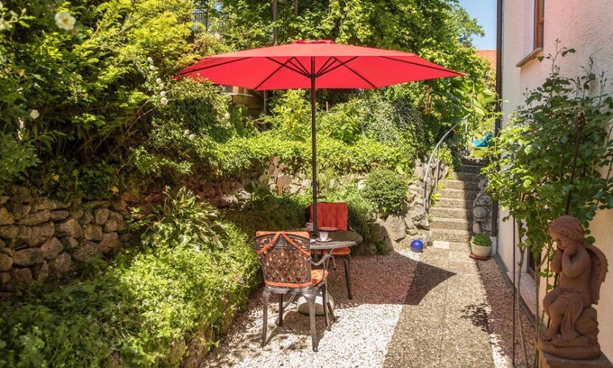 Bermatingen Apartment | Experience Haus Sonnenschein Gartentraum - Rated 8.9/10