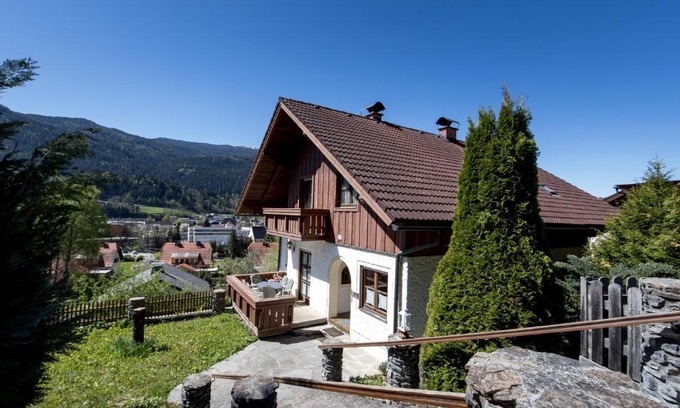 Murau Apartment | Ideal Family Retreat: Haus Sonnseitn Murau for 6-8 Guests
