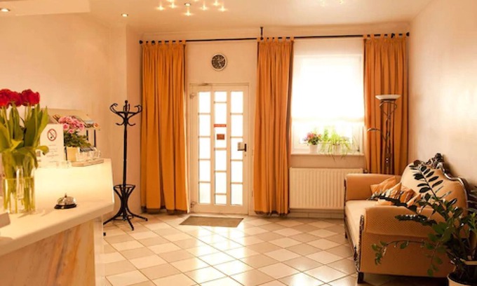 Vahrenwald Hotel | Discover Haus Sparkuhl Hotel Garni: Family-Friendly Comfort