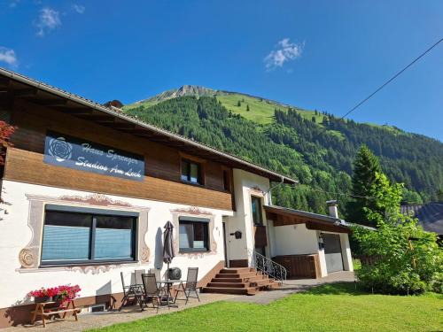 Grießau Apartment | Discover Haus Sprenger: Pet-Friendly Oceanfront Retreat