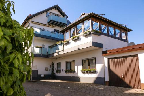 Gimmeldingen Apartment | Guest Rated 9.1 - Stay at Haus Storck for Unforgettable Comfort