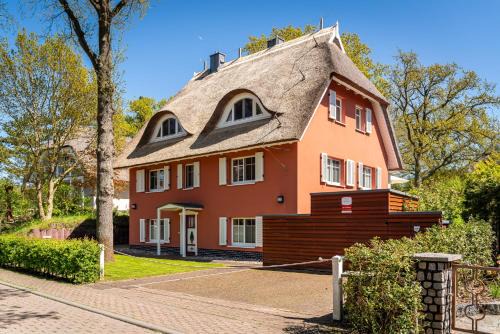 Ostseebad Ahrenshoop Apartment | Child-Friendly Haus Strandeiche 01 - Rated 9.7 by Guests
