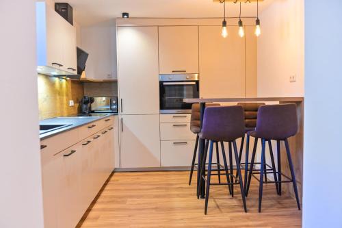Heiligenblut Apartment | Family-Friendly Retreat at Haus Traumhorst with Kitchen Access