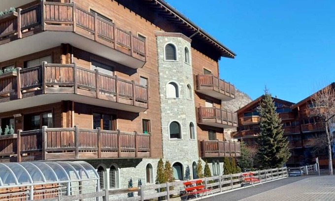 Zermatt Apartment | Unforgettable Stay at Haus Whymper with Spa & Pool Access