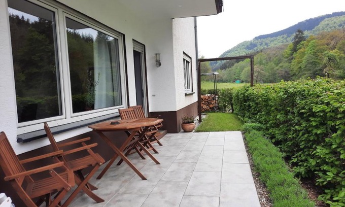 Elkeringhausen Apartment | Pet-Friendly Haus Wiesengrund with Ocean View & Kid's Activities