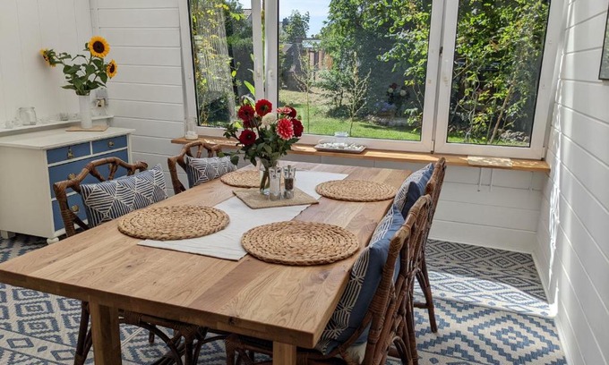 Region Hannover District House | Top-Rated Family Retreat: Haus Willi von Tinyhaus Steinhude