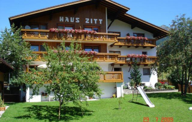 Graen Apartment | Ideal Stay at Haus Zitt: Pet & Child Friendly Retreat