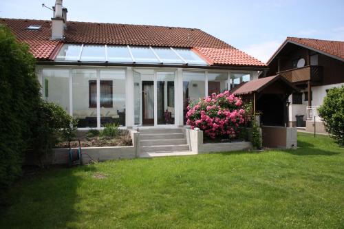 Vienna House | Inviting Haus zum Wohlfühlen: Guest Rated 9/10, Family Friendly