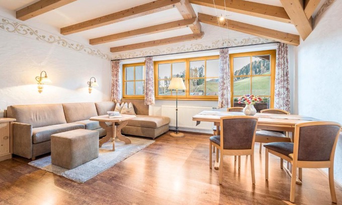 Valle San Silvestro Apartment | Inviting Haus zur Vogelweide App 6 - Pet and Child Friendly