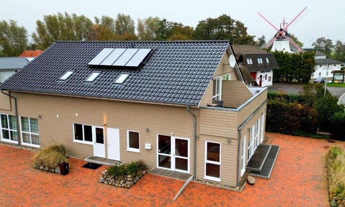 Westerdeichstrich House | Oceanfront Retreat: Haus zwischen den Wehlen for 16 Guests