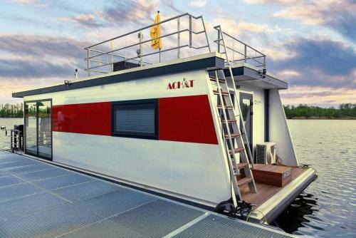 Oberhavel Boat Rental | Relax at Hausboot Achat: Oceanfront & Pet-Friendly Escapes