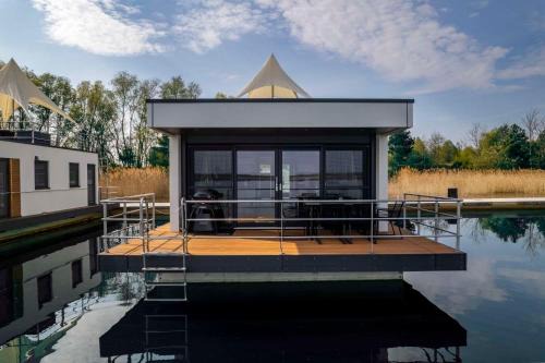 Laasow Boat Rental | Oceanfront Escape at Hausboot Albatros - Family Friendly Stay