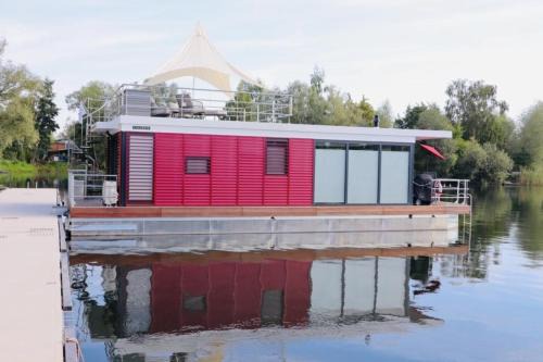 Godelheim Boat Rental | Oceanfront Hausboot CALIENE - Perfect for Family Getaways