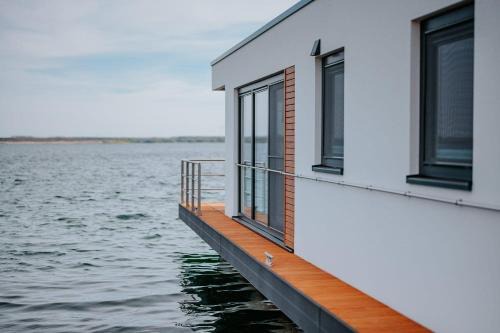 Laasow Boat Rental | Pet-Friendly Hausboot Cosy Home with Oceanfront Views