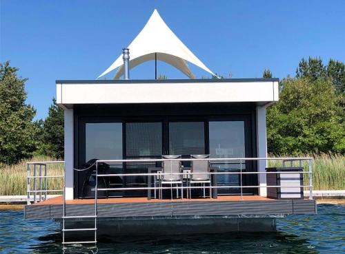 Laasow Boat Rental | Experience Oceanfront Bliss at Hausboot Dolce Vita