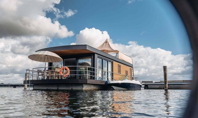Klitten Apartment | Cozy Hausboot for 4 Guests with Ocean View in Klitten