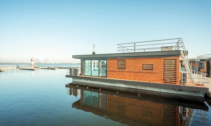 Klitten Apartment | Cozy Houseboat for 4 Guests with Oceanfront Views
